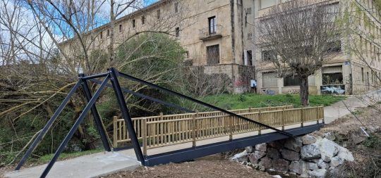 Imagen de la noticia: NUEVA PASARELA PUENTE PADRES REPARADORES – LISTA PARA DISFRUTARLA