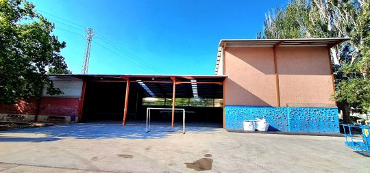Imagen de la noticia: FINALIZADAS OBRAS DE RETIRADA DE AMIANTO EN EL TEJADO DEL FRONTÓN DEL COLEGIO PÚBLICO DE PUENTE LA REINA/GARES